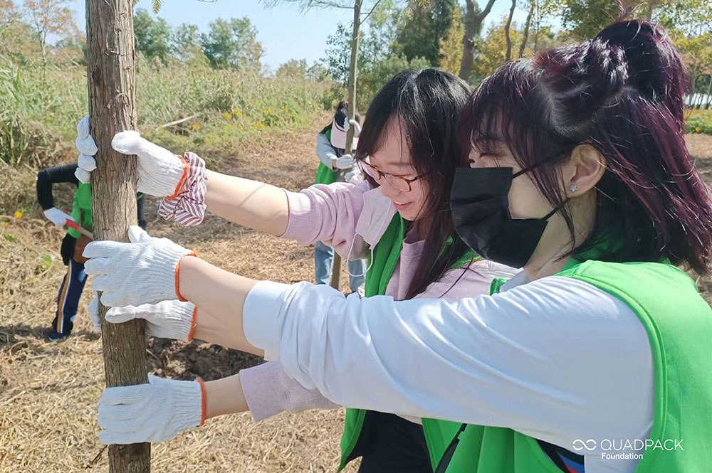 In China, Quadpackers cleaned and planted trees in a natural reservation area